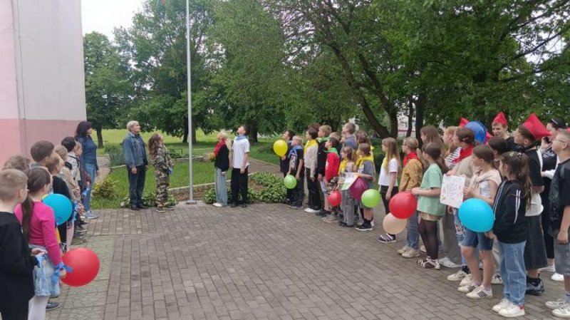 В лето активных и счастливых детей вступили дети пришкольного оздоровительного лагеря Князевской средней школы